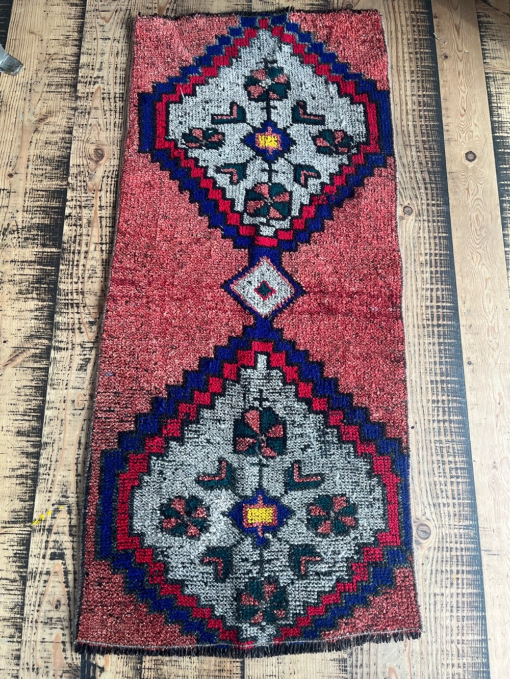 Amazing Handwoven Wool Turkish Rug - Picture 2 of 7